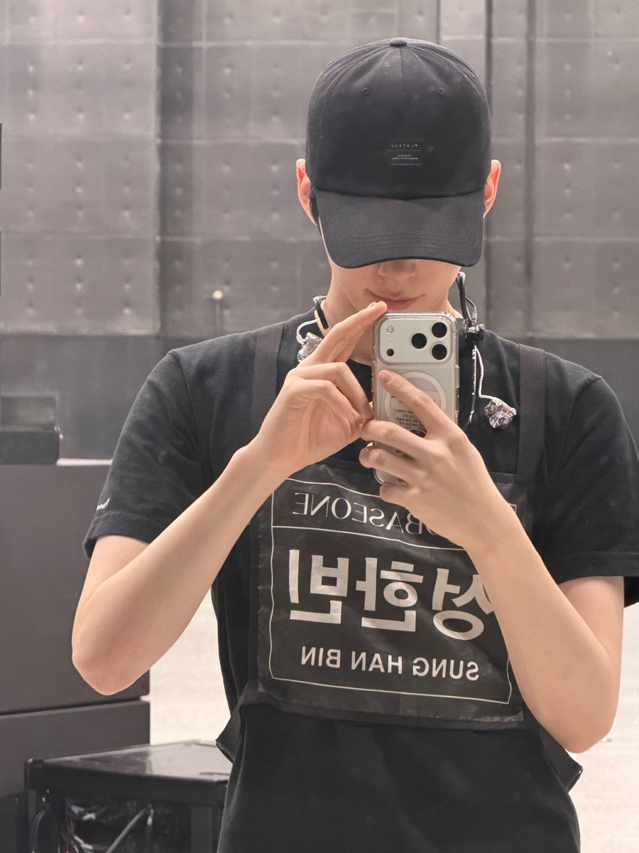 hourly sung hanbin (@hourly_shb) on Twitter photo 