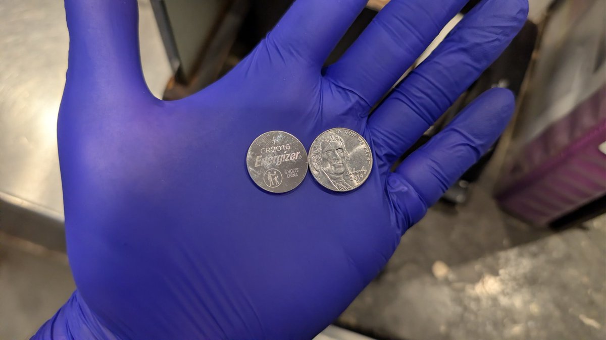 MaverickDewitt's tweet photo. Got tipped a battery the other day

I guess that they thought that I was a lil drained and could use the booost https://t.co/D0toQnQsvg