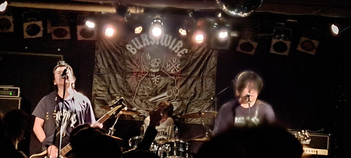 近所の町田Nutty's
昼企画ライブ
職決めたりで自粛してた
バンド系ライブは今年初!
クルーシャルvoヒロ君
捻挫前と捻挫後

BURST WIRE 熱海でご一緒した
以来 5年越しで
やっと観れやした