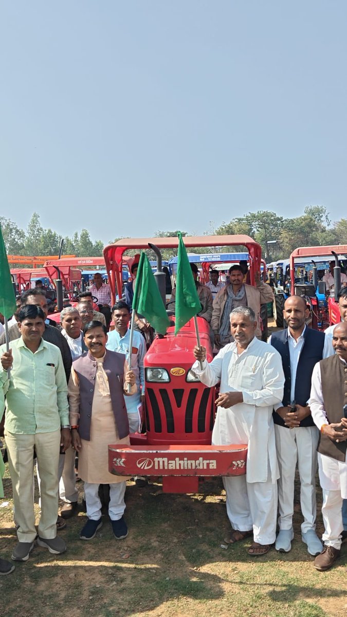 🌿 દાહોદ જિલ્લામાં પ્રાકૃતિક ખેતીનો મહાકુંભ 🌿

આજે દાહોદ ખાતે ગુજરાત પ્રાકૃતિક કૃષિ વિકાસ બોર્ડ અને ખેડૂત તાલીમ કેન્દ્ર દ્વારા આયોજિત "પ્રાકૃતિક કૃષિ મેળો-વ-પાક પરિસંવાદ" માં અધ્યક્ષ તરીકે ઉપસ્થિત રહેવાનું સૌભાગ્ય મળ્યું.
#NaturalFarming #GujaratAgriculture #Dahod #KrishiMela