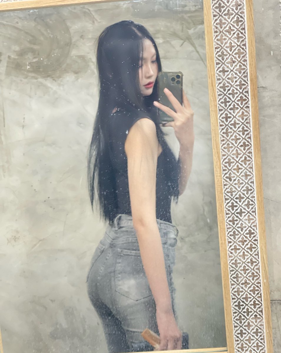 ลดา tweet media