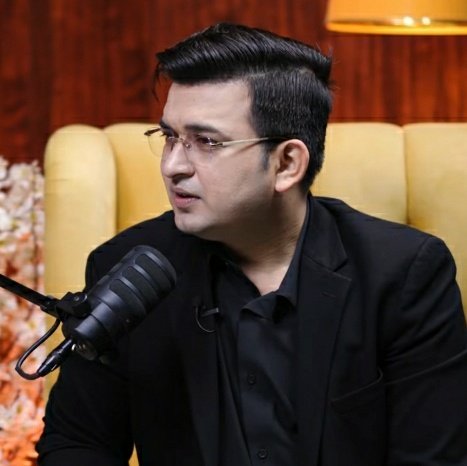 शुभंकर मिश्रा ने अपने पॉडकास्ट में एक्टर संजय मिश्रा से पूछा अगर आपको एक दिन के लिए प्रधानमंत्री बनने का मौका मिल जाए तो आप क्या काम करेंगे.

संजय मिश्रा ने जवाब दिया, देश में जो पॉलिटिशियन चुनाव में खड़े होते हैं उनके लिए एक इंस्टिट्यूट बनाऊंगा, ताकि कोई भी अयला बैला टैला ना