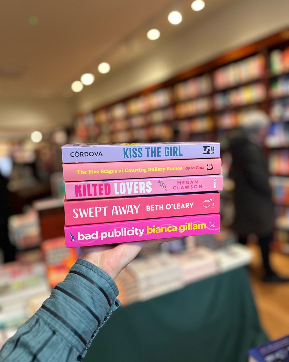 WELBooks's tweet photo. Real boyfriend??? No no, book boyfriend 🤭

#bookrecs #bookrecommendations #romance #valentinesday #books https://t.co/taMkxeuor3