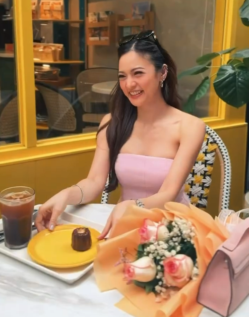 claa1ree's tweet photo. she’s my valentines date guys https://t.co/JD7HLnDu15