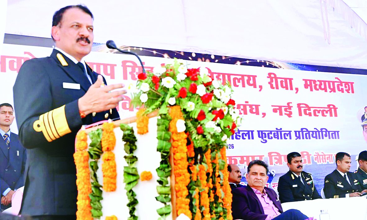 रीवा में आयोजित अंतर विश्वविद्यालय महिला फुटबॉल प्रतियोगिता के समापन पर एडमिरल दिनेश कुमार त्रिपाठी ने खेल भावना, कौशल विकास और निरंतर प्रयास का महत्व बताया।
और जानें: starsamachar.com/sportsmanship-…

#Sportsmanship #WomenFootball #UniversityGames #RewaNews #IndianNavy #AdmiralTripathi