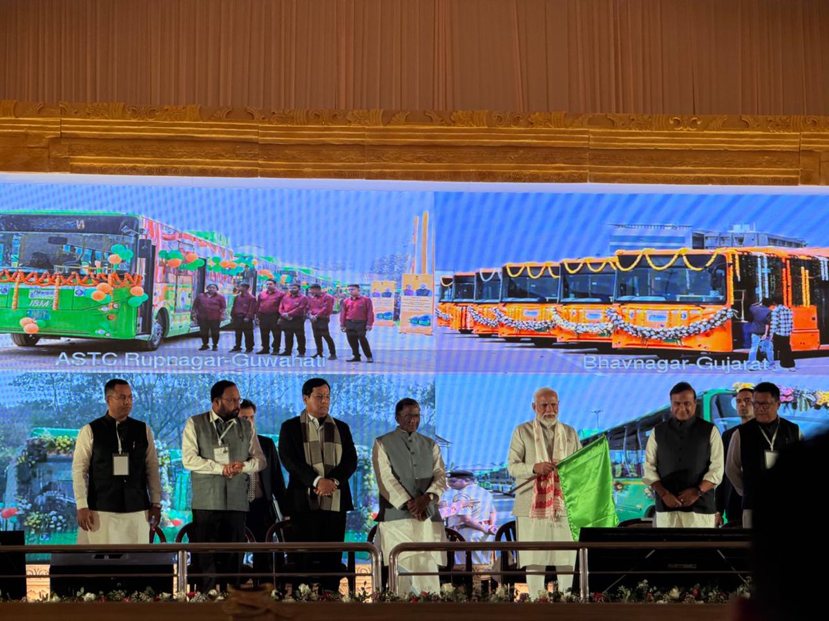 ConvergenceCESL's tweet image. Proud moment for CESL! With the PM flagging off 225 e-buses under the PM-eBus Sewa Scheme in Guwahati, Nagpur, Bhavnagar &amp;amp; Chandigarh, over 50 lakh citizens will gain access to clean, affordable and reliable public transport. A big leap to sustainable urban future. #GreenMobility