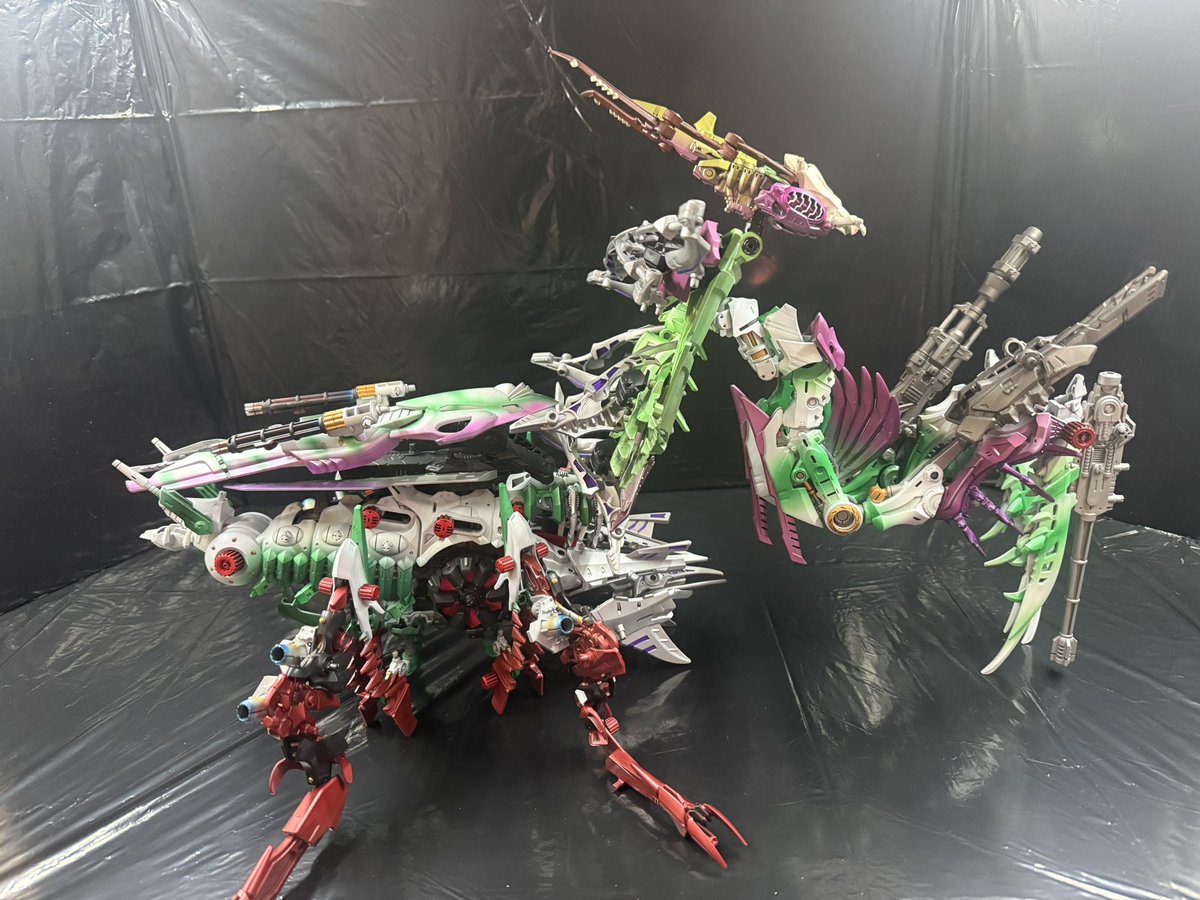 OkiTkn's tweet photo. ニセハナマオウカマキリ×□□□□型ゾイド完成です。
名をゼノ・ディアヴォリオン
幼少期にゾイドと出会って以来自分の大好きなカマキリでオリジナルの大型ゾイドを作りたいという夢の下作り上げることができました〜尚3年ほどかかった模様w
#ZOIDS
#ゾイド
#ゾイドワイルド https://t.co/DfvibpCVsJ