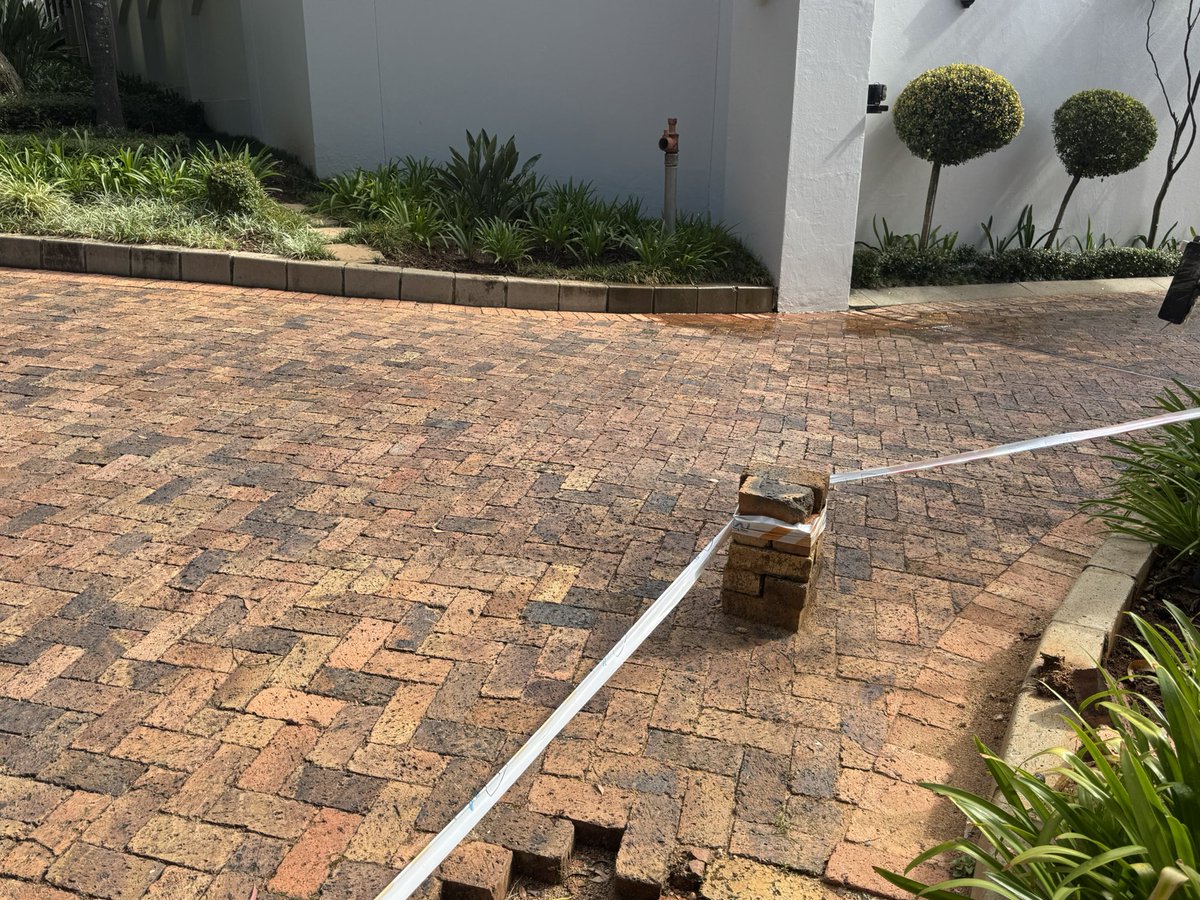Real_Baps's tweet photo. @JHBWater please see burst at 2 galway rd, opposite previous burst at the entrance cc @LyndaShacks https://t.co/I7rLhUMAGn