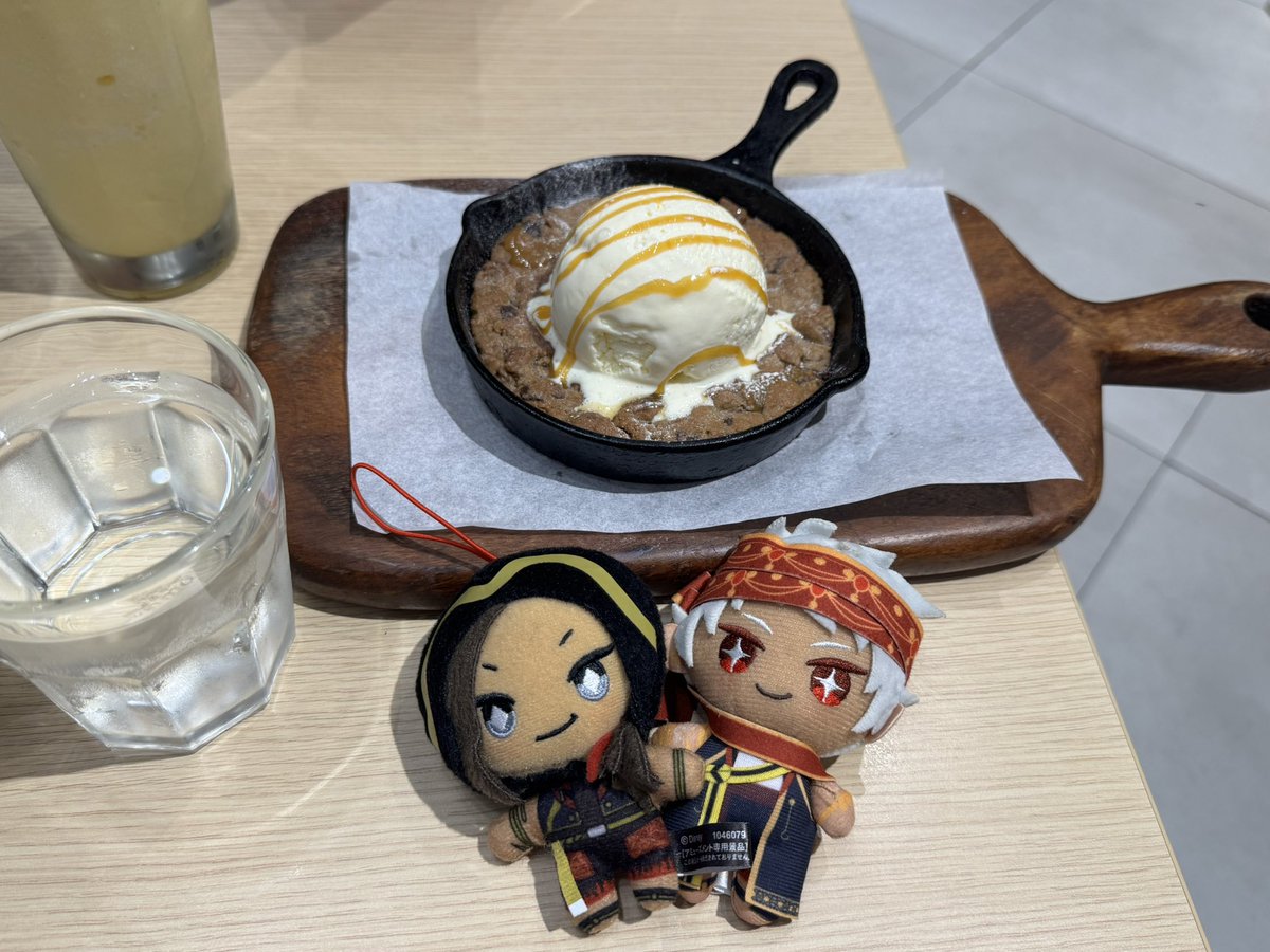 went out on a valentine's date and we both brought our nuis. double date?