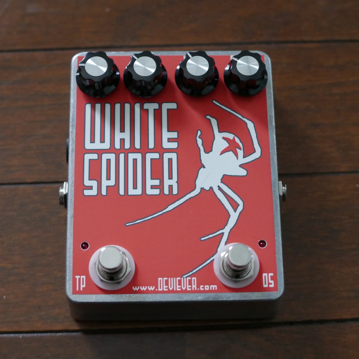 xc_u_tx's tweet photo. devi everの中でも、結構好きなペダル。
White spider=TORN'S PEAKER+05 booster
そういえば、マイブラのケビンもボードに入れてるの昔の写真で見たけど、今も入れてるのかなぁ~
#deviever
#fuzzpedal
#MBV https://t.co/PaWtOT3z0g