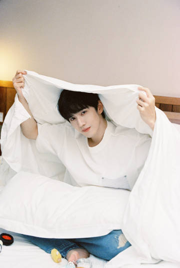 CDrama_Universe's tweet image. Wang Hongyi shares photos for Valentine's Day ⭐️

#SayYouLoveIn2026# #SeeWhy #

&amp;lt; #WangHongyi #王弘毅 &amp;gt;