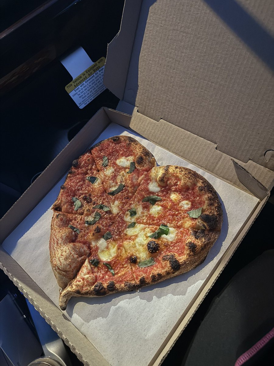 stormslayrr's tweet photo. Got this w mom ��️‍🔥 and bro it was so fire happy v day everyone https://t.co/zF8k1ZukNg