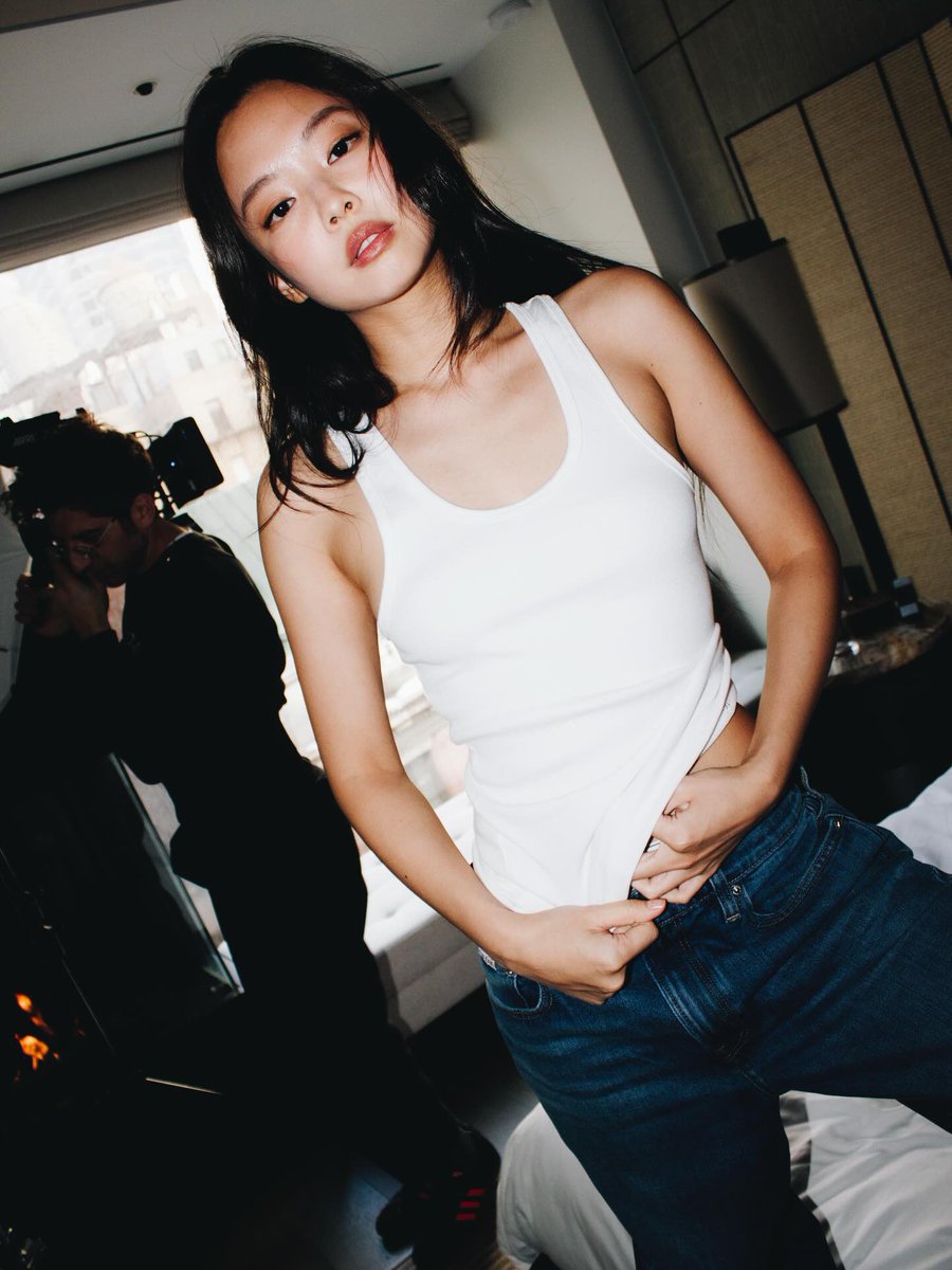 jennierosies's tweet photo. jennierubyjane                                     roses_are_rosie https://t.co/hvPDCIc73j