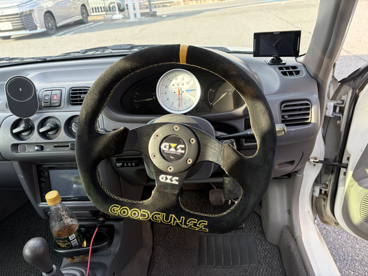 Kei_F10's tweet photo. マーチ復活！！
というか、マーチからマーチに乗り換えました🚗
同じ中期コレットです笑
さとーさん急な引き上げ依頼から納車までありがとうございました‼︎ https://t.co/RSE4LWwE5J