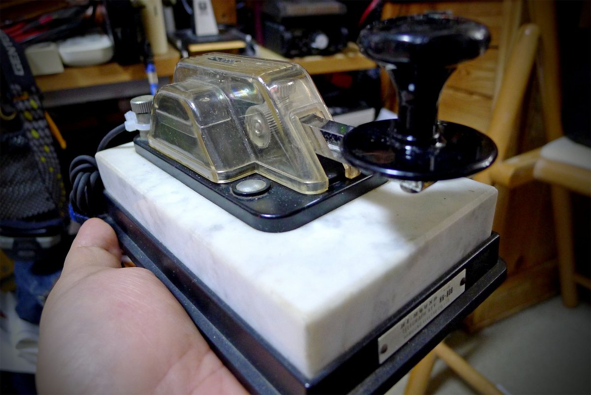 ふとした切っ掛け安価で入手したハイモンドの”HH-808”、ツマミに少し