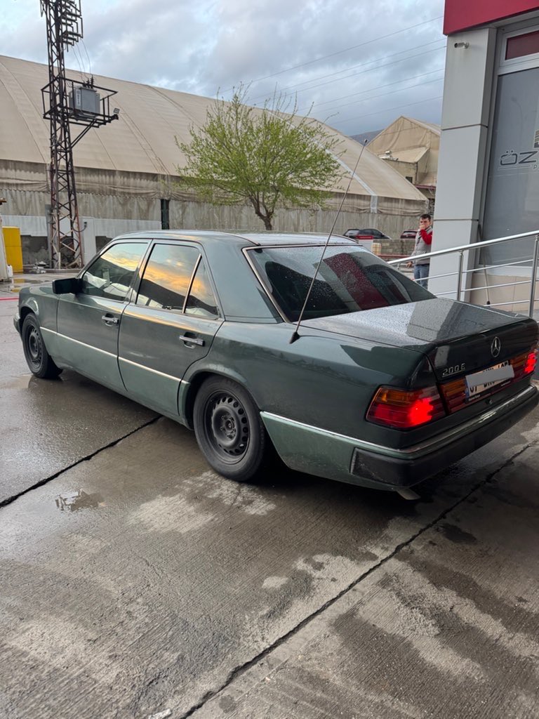 Kaçakçı arabası gibi eşgal oluyo