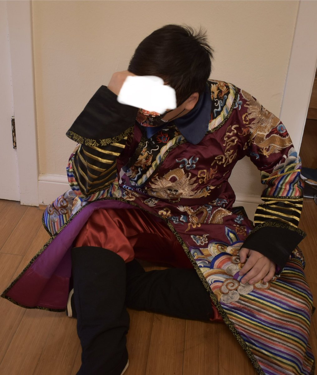皇帝袍 tweet media