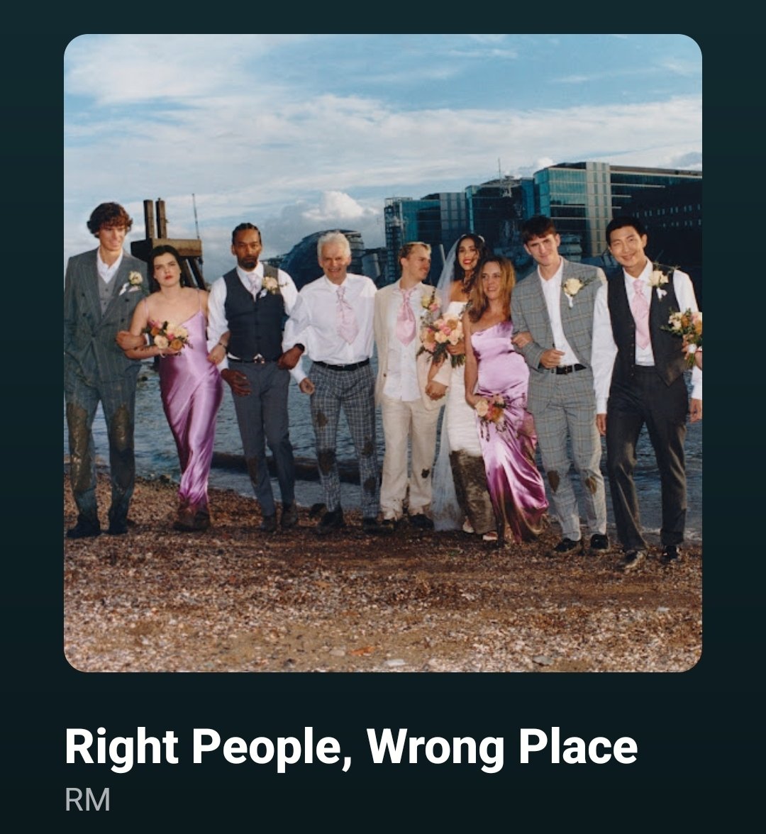 To all of us who are not near any of the Roses from BTS locations 🌹