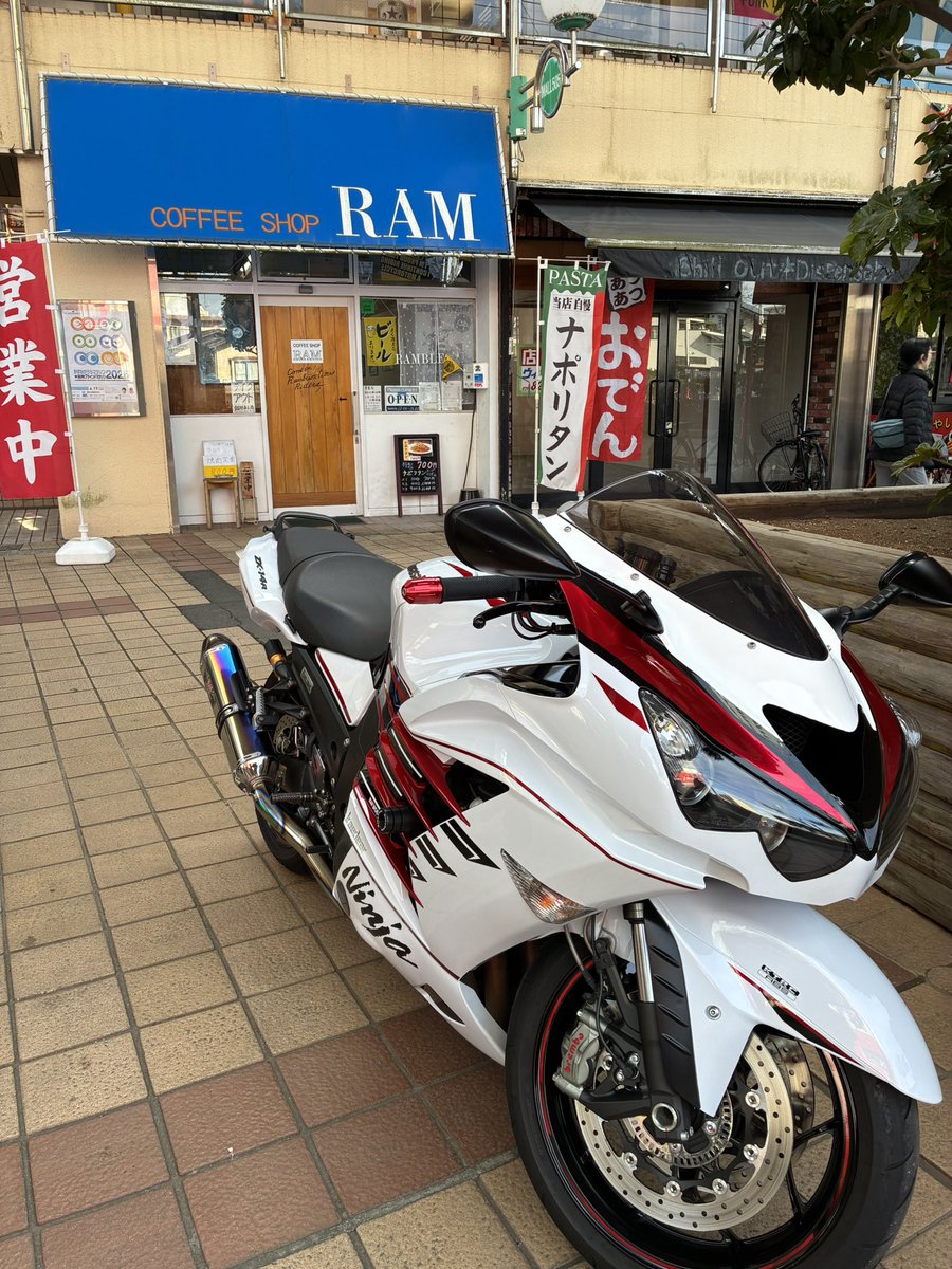 今日は、都内からZX14 R乗りの方がランチに来てくれました