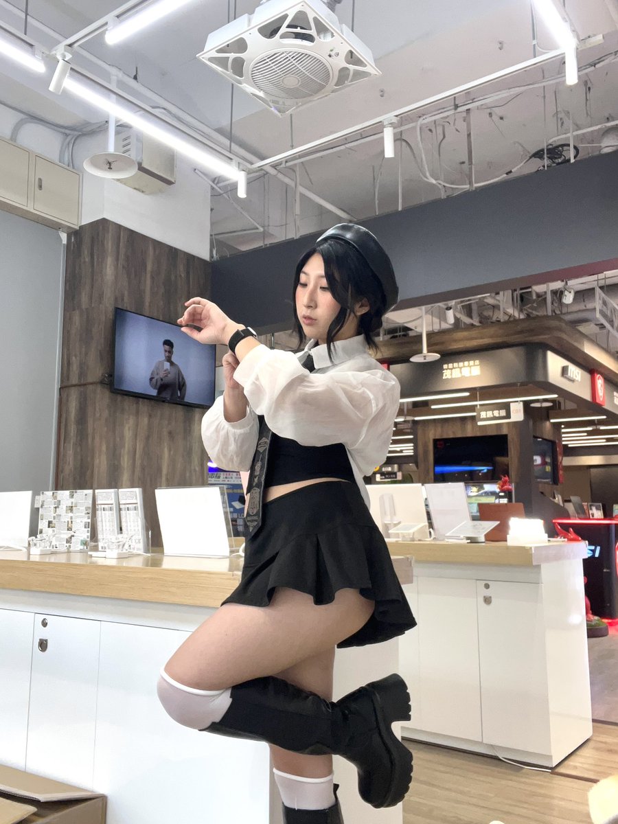 SetsuKirin's tweet photo. The outfit I almost wore out vs the one I ended up wearing https://t.co/l7Nm6hYqEV