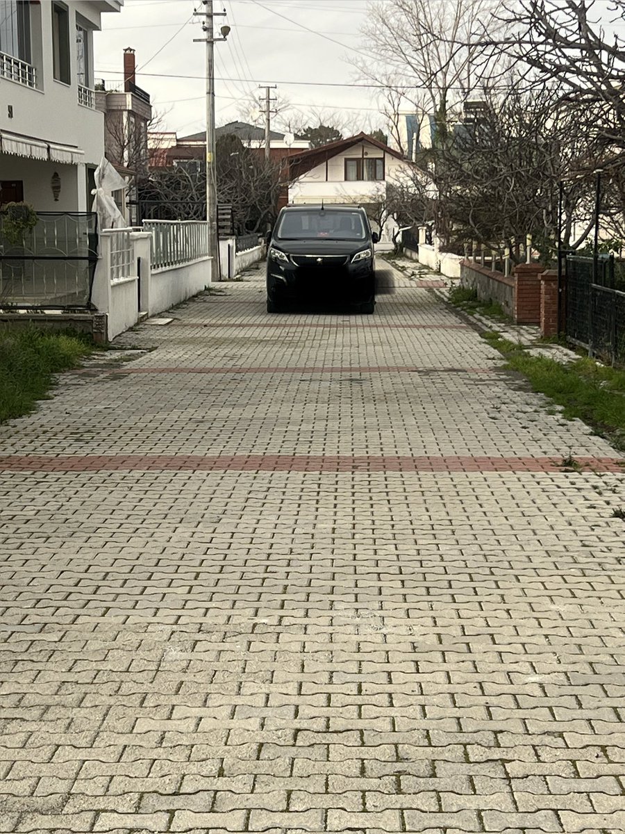 Plakası bende saklı olan bu araç gece ve gündüz yola vitamin olarak mı bırakılıyor. Başka hiç bir araç geçemiyor. Bir fikriniz var mı <a href="/SamsunValiligi/">Samsun Valiliği</a> <a href="/SamsunEmniyeti/">Samsun Emniyet Müdürlüğü</a>