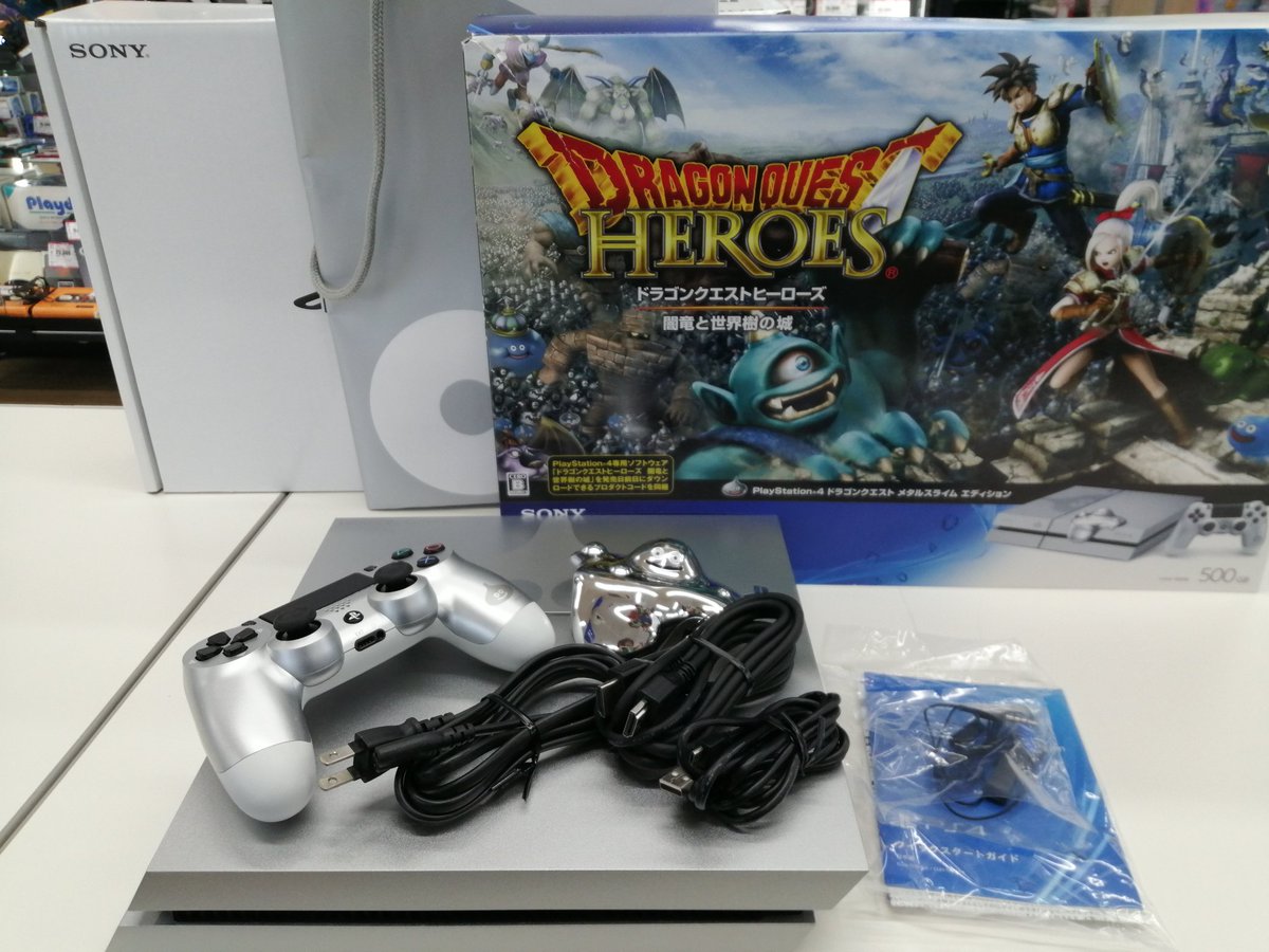 メタルスライム仕様の限定版PS4が入荷しました！ PS4に乗せられる 