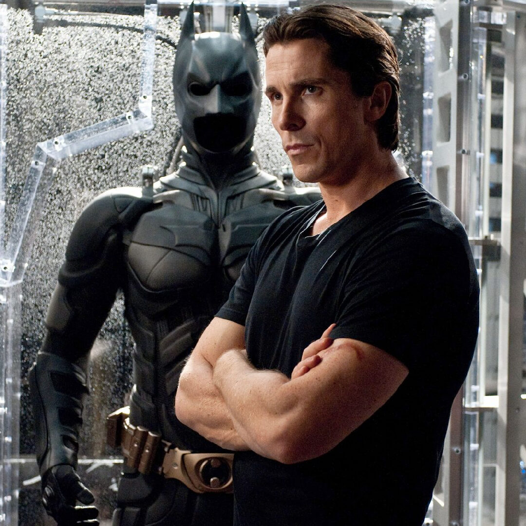 Dijo una vez Christian Bale: "La soledad no es ausencia, sino presencia de uno mismo. Aprendí que, al igual que Bruce Wayne, a veces es necesario retirarse del mundo para entender quién eres realmente. No teman estar solos; es en esos momentos cuando descubrimos nuestras