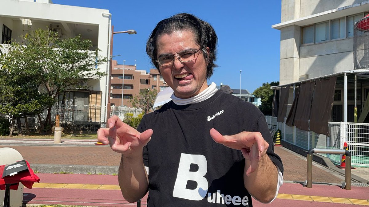 con_bkm's tweet photo. こんなに早くTシャツ来ていける現場があるとは🥺
🐷さんたちは今日も可愛かったし、物販席で一緒に踊るトムさんも、盛り上がってはっちゃけてる客席のお子さんたちも可愛かった～

とにかく暑かったｗｗガチの熱中症なるｗｗ
ピエロのファンキーのトーク力がえぐい！
#カデナワンダーランド 
#Buheeen https://t.co/gdw6ggqi2q