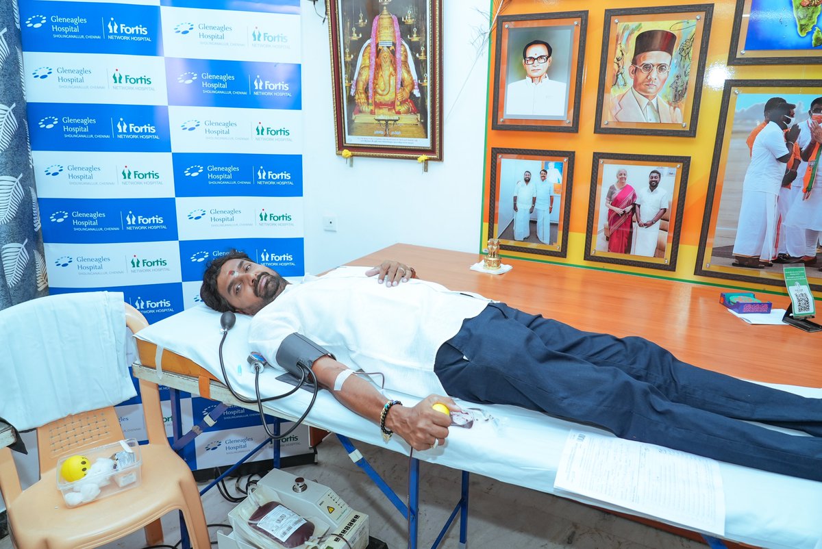 SuryahSG's tweet image. Paying solemn tribute to the brave martyrs of #Pulwama. 🇮🇳

To honor their supreme sacrifice, we organized a 'Blood for the Brave' mega blood donation camp today at my #Velachery Constituency Office, on behalf of BJP Youth Wing Tamil Nadu. My heartfelt thanks to all the patriotic