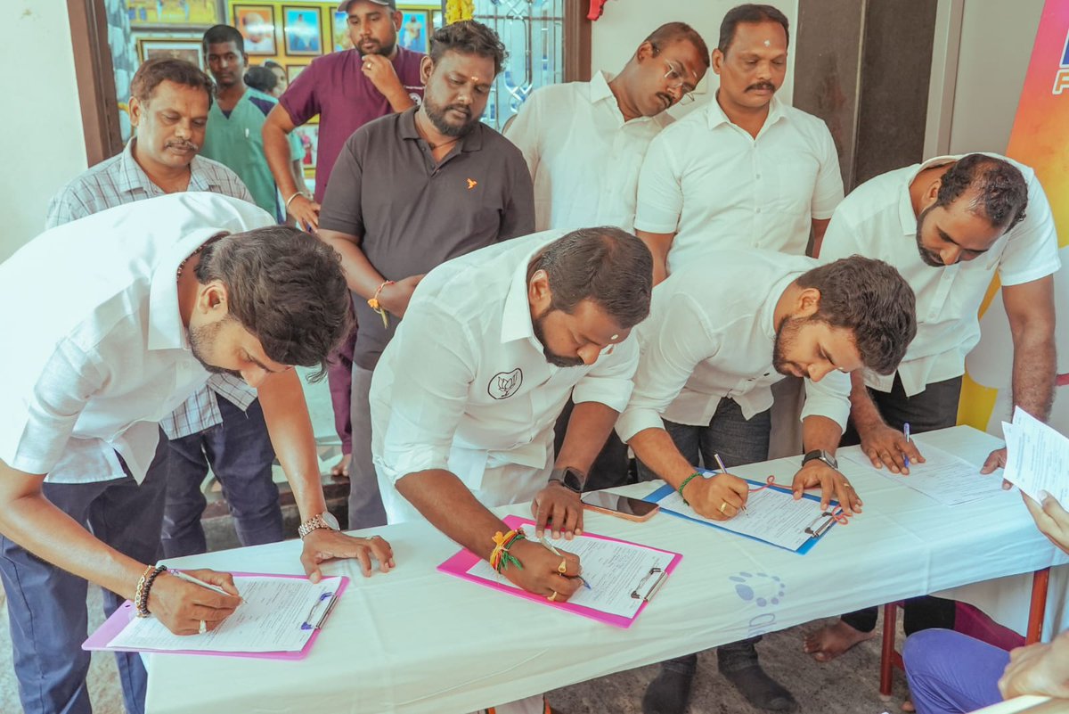SuryahSG's tweet image. Paying solemn tribute to the brave martyrs of #Pulwama. 🇮🇳

To honor their supreme sacrifice, we organized a 'Blood for the Brave' mega blood donation camp today at my #Velachery Constituency Office, on behalf of BJP Youth Wing Tamil Nadu. My heartfelt thanks to all the patriotic