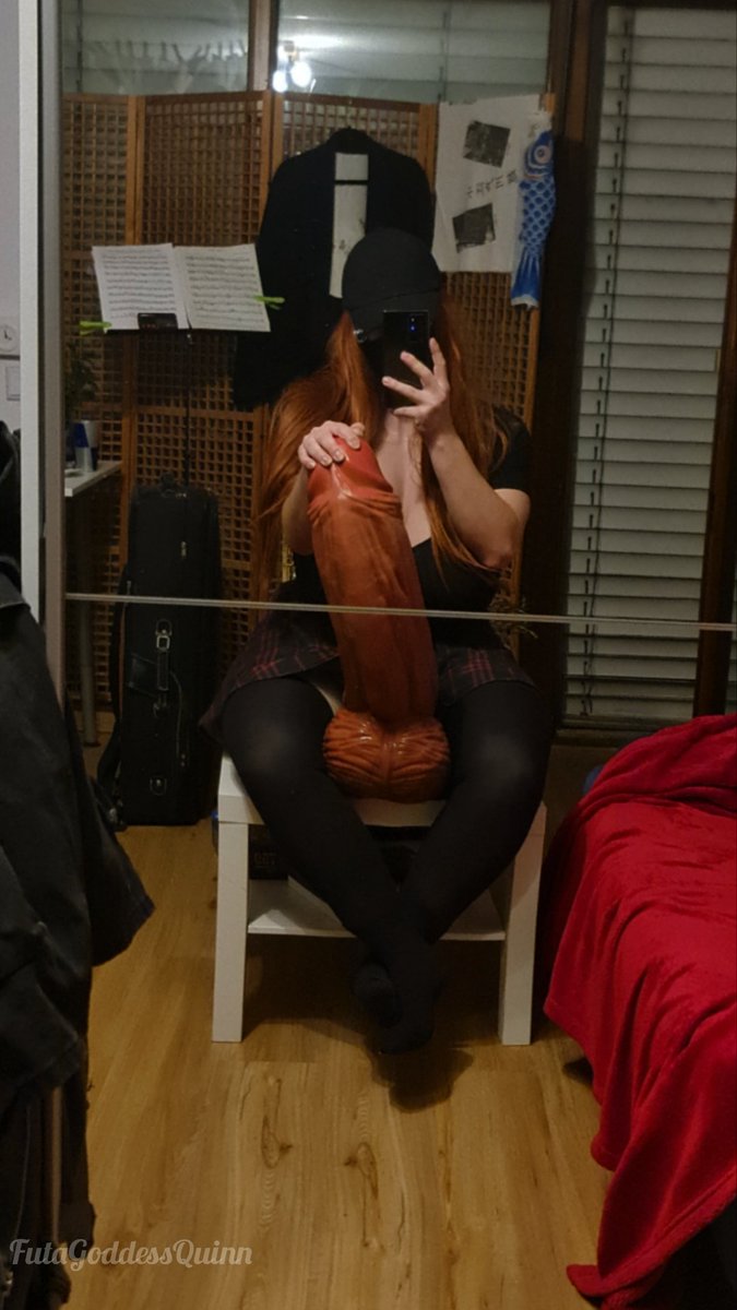 FutaGoddesQuinn's tweet photo. Happy Valentinsday~~ make sure to worship my massive monster cock https://t.co/SWQ0ZAm6aI