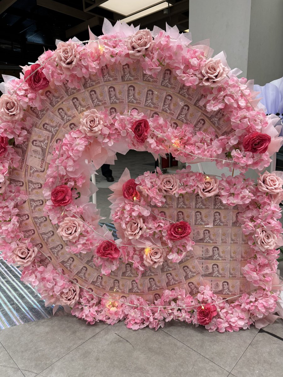 ใครยังไม่มีบัตร มีบัตรฟรีแจกค้าบ ราคา 2,000 กับ 1,500 อย่างละใบ ติดต่อรับได้ที่เสาแดงใกล้ๆจุดลงทะเบียนเบเนนะค้าบ มาเลย แจกๆๆๆๆ 🔥🔥🔥🔥🔥🔥🔥

GINJAY HEART TO ALKEY 
#GinnyJaynaFirstFanconTH