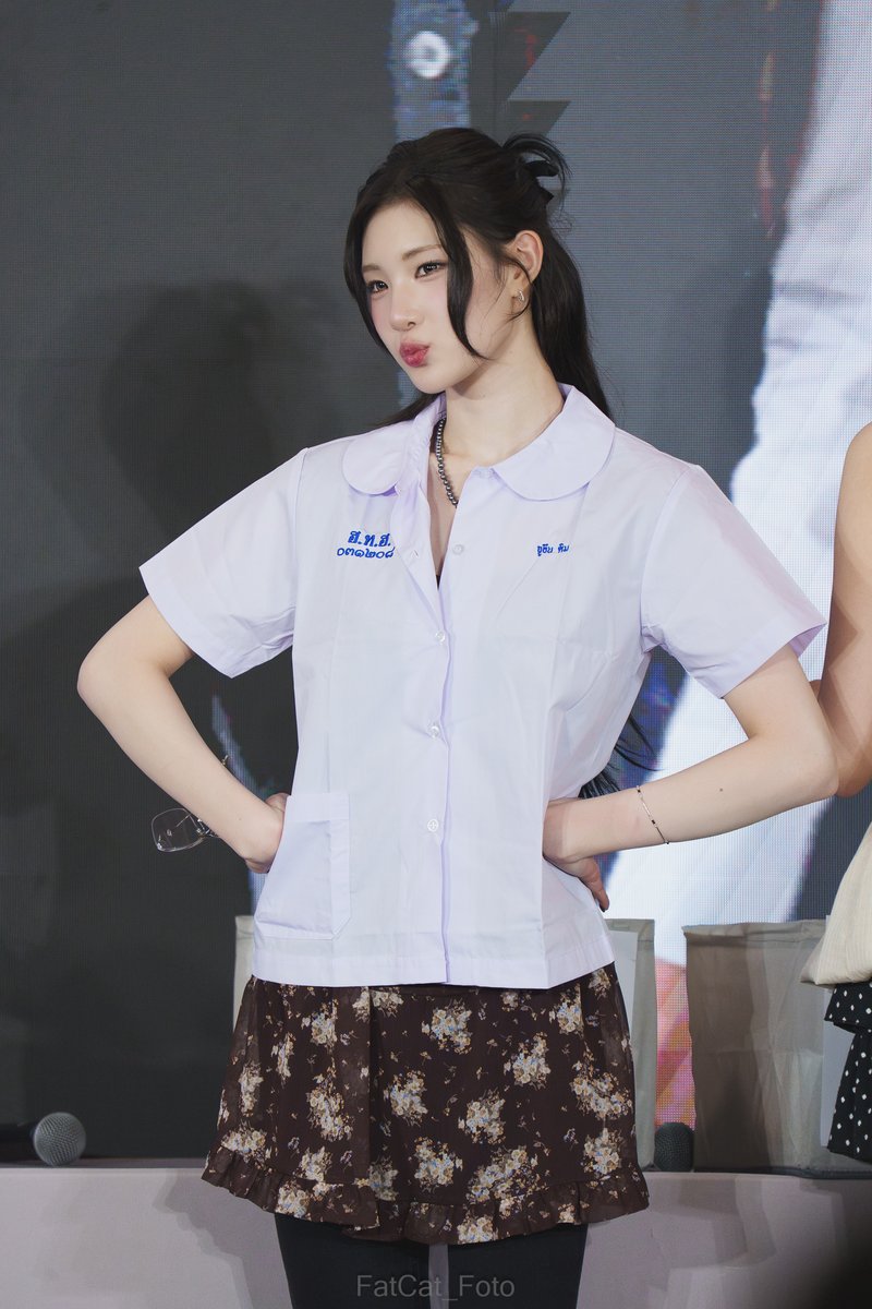 ชุดนักเรียนไทย ถ่ายทันแค่นี้ ไม่แน่ใจว่ามีน้องๆคนอื่นใส่ทันอีกไหม

#CARMEN #카르멘
#STELLA #스텔라
#YE_ON #YEON #예온 
#JUUN #주은
#Hearts2Hearts #하츠투하츠 
#ประเทศไทยมีน้องสองใจแล้ว #Hearts2Hearts_FOCUS_inBKK