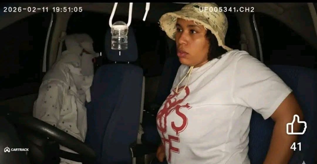 Please help the family of this Uber driver find this evíl woman..

The woman you are seeing in the picture stàbbéd this Uber driver.

The reason of she kpaing him is still unknown.

What will tríggér someone to stàbbéd someone like this?
