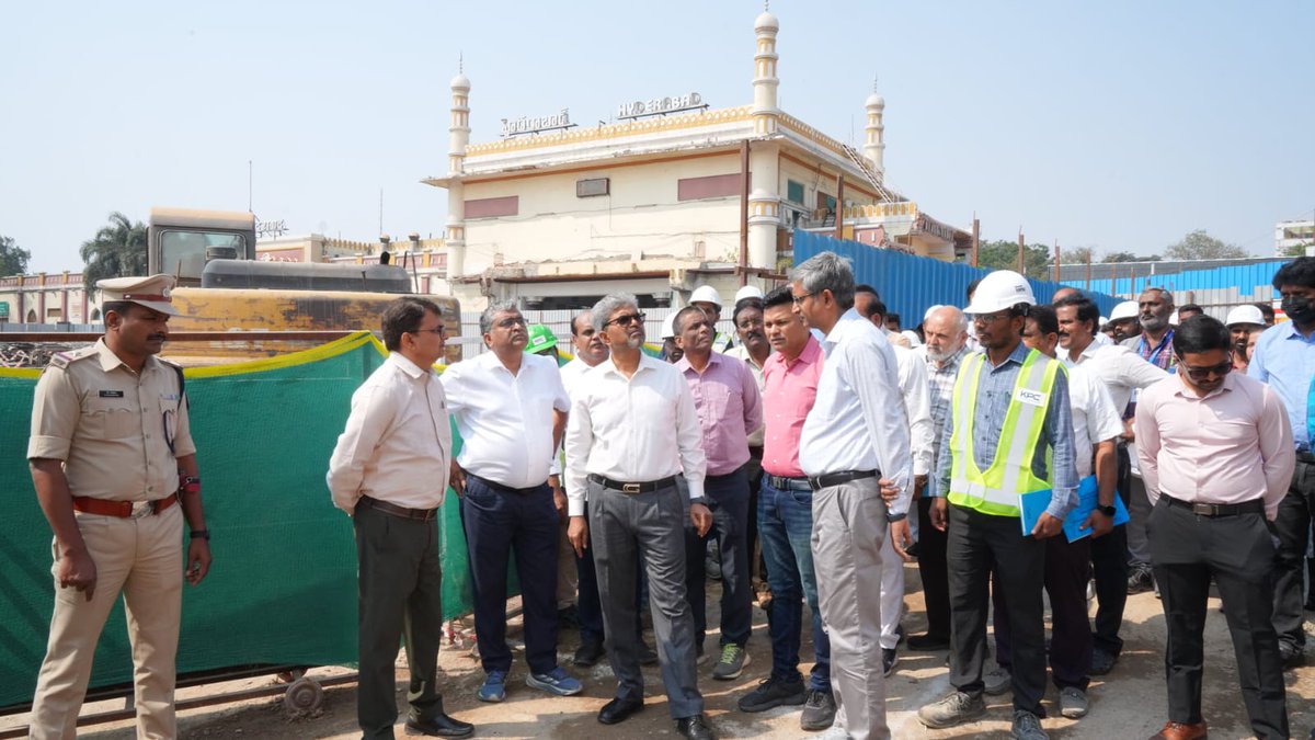 SCRailwayIndia's tweet image. Shri Sanjay Kumar Srivastava, GM/SCR inspected the progress of the on-going station development works at Hyderabad Railway Station today.  
@drmsecunderabad  
 &amp;amp; other senior railway officials were present throughout the inspection.
#SafetyFirst #inspection #stationdevelopment