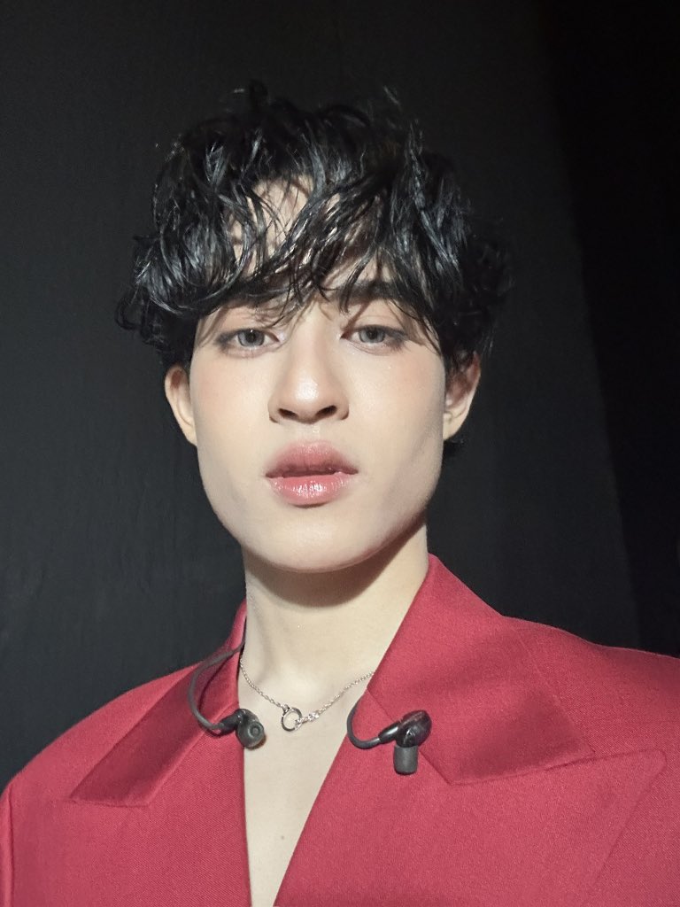 Happy valentine’s day  🌹#RISERCONCERTD2 https://t.co/mONRn0FJxQ