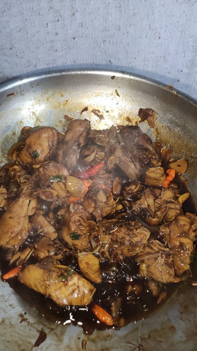 Menikmati kehidupan jadi istri rumah tangga(ketambahan jadi ibu sih skg hihi) walaupun skil memasak dibawah rata-rata 🤭
Selamat makan🤤