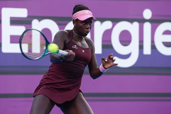 BogdanPoprawski's tweet photo. Coach's biomechanical observation:

Victoria Mboko won her last two matches against Elena Rybakina and Jelena Ostapenko.

How: (Among others) she responded to hard flat balls with hard flat balls.
Topspin shots in tennis are generally slower in absolute speed than flat shots, often by about 10–30 mph, because energy is converted into RPM (rotation) rather than raw forward velocity.
Therefore, Mboko is becoming a third Iga Świątek "nightmare"... and they know it 📷

PS: Keep walking and doing deep squats.