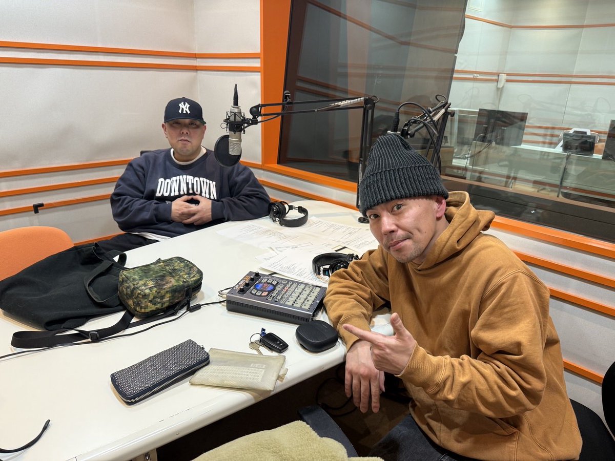 PONYstill1mida's tweet photo. この後17時30分から
FM FUJI サタデイナイスパニック
今週はマイメンD.D.Sがスタジオに来てくれました🎙️@DDSTHESUKE
https://t.co/kIhHCaIVL4
radikoでも聴けます🙌
ナイスパニック📻 https://t.co/sqzXnTf3HX