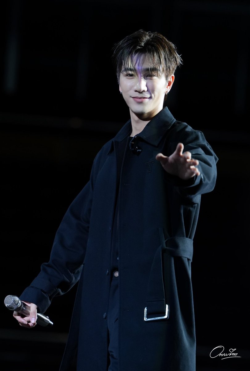 Say hi Day2 😳

PERTH TANAPON UNCONTROL

#RISERCONCERTD2
#PerthTanapon