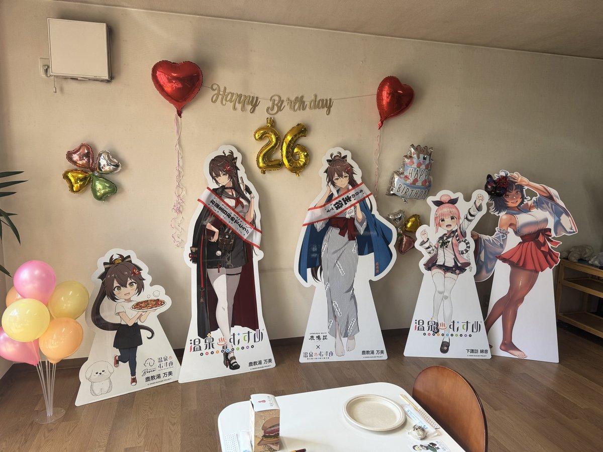 AMAKAWA_AMANE's tweet photo. #2026万美生誕祭
初の主催でひろろさん（@hirorotravel ）からお祝いの花束を頂き、BOSCOさんを貸切での開催でした。
応援に下諏訪 綿音ちゃんと大子紅葉ちゃんも！

大きなトラブルも無く終わることができました、ありがとうございます！！ https://t.co/u5Y4vSRR81