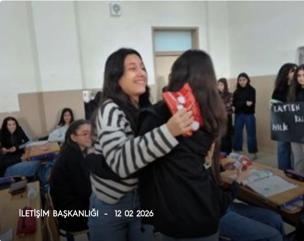 📌Akran nezaketini güçlendirmeyi hedefleyen çalışmamız,
Cumhurbaşkanlığı İletişim Başkanlığı haberlerinde yer aldı.

Okulda başlayan saygı, empati ve dayanışma kültürünün topluma da yayıldığına inanıyoruz. Başarıyı yalnızca notlarla değil, birlikte iyi olabilmekle ölçüyoruz.