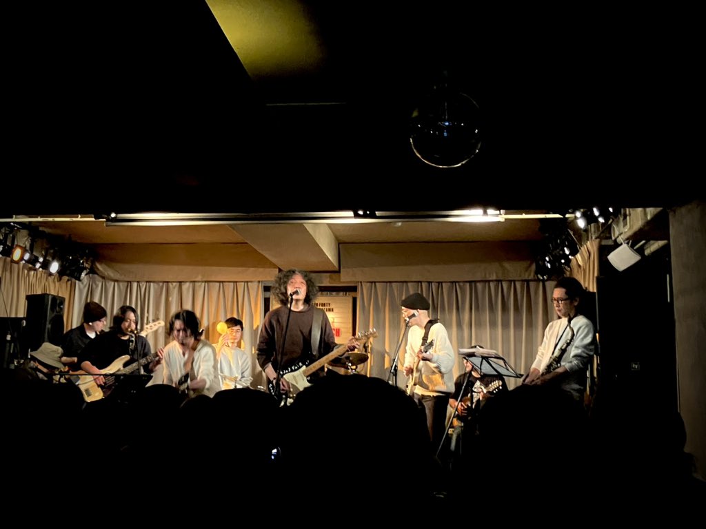 東京の奇祭「モールスまつり」来て良かった…!!
moools最高の演奏でした。
最後にはAnalogfishと平成芋ケンピ音頭！10人体制、所狭しなステージ。
桜座の想い出が蘇りました。
MCもずっと面白くて笑いっぱなしでした。
