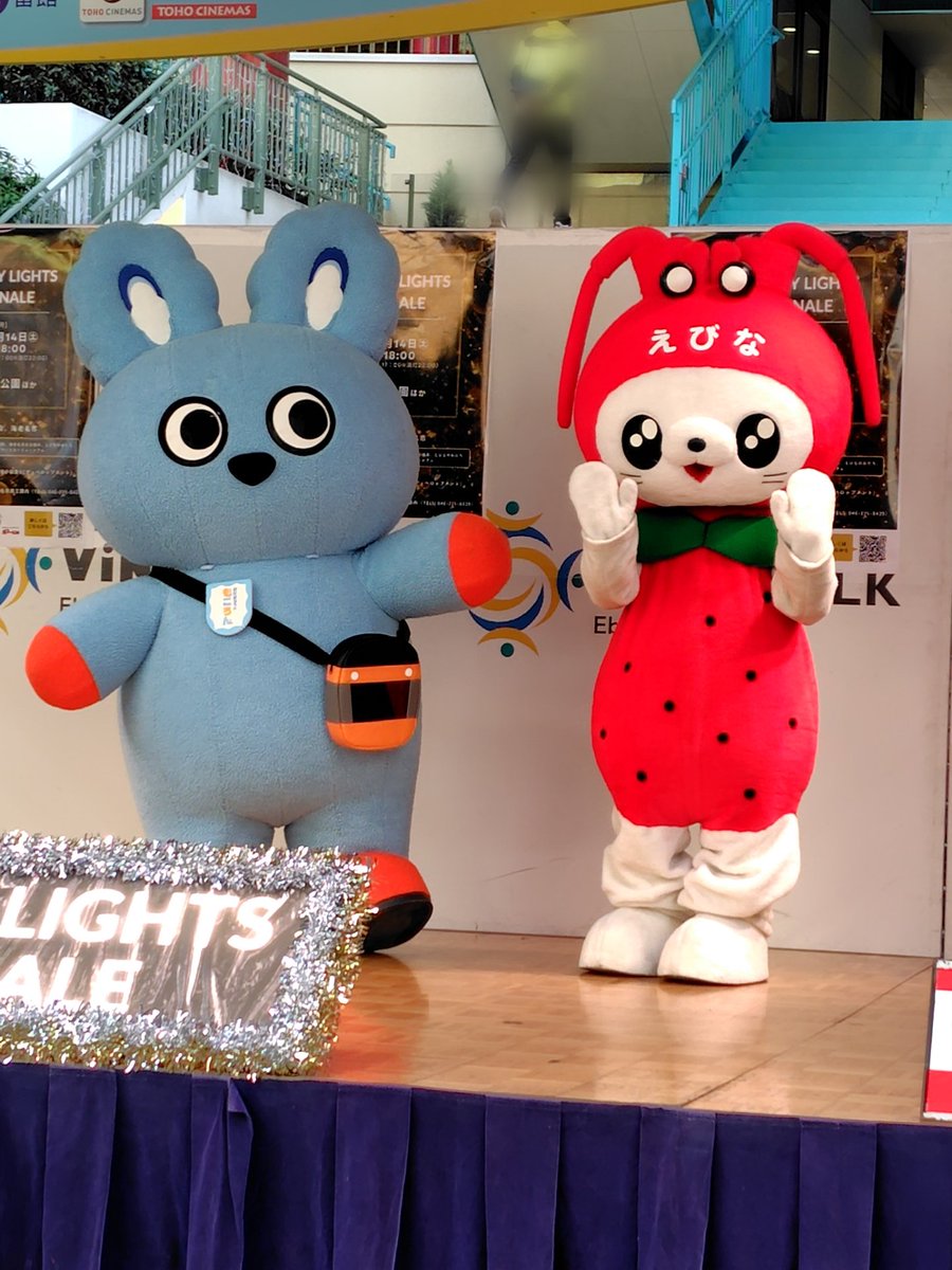 仲良く楽しいふたりでした🐰🍓 #もころん #えび～にゃ