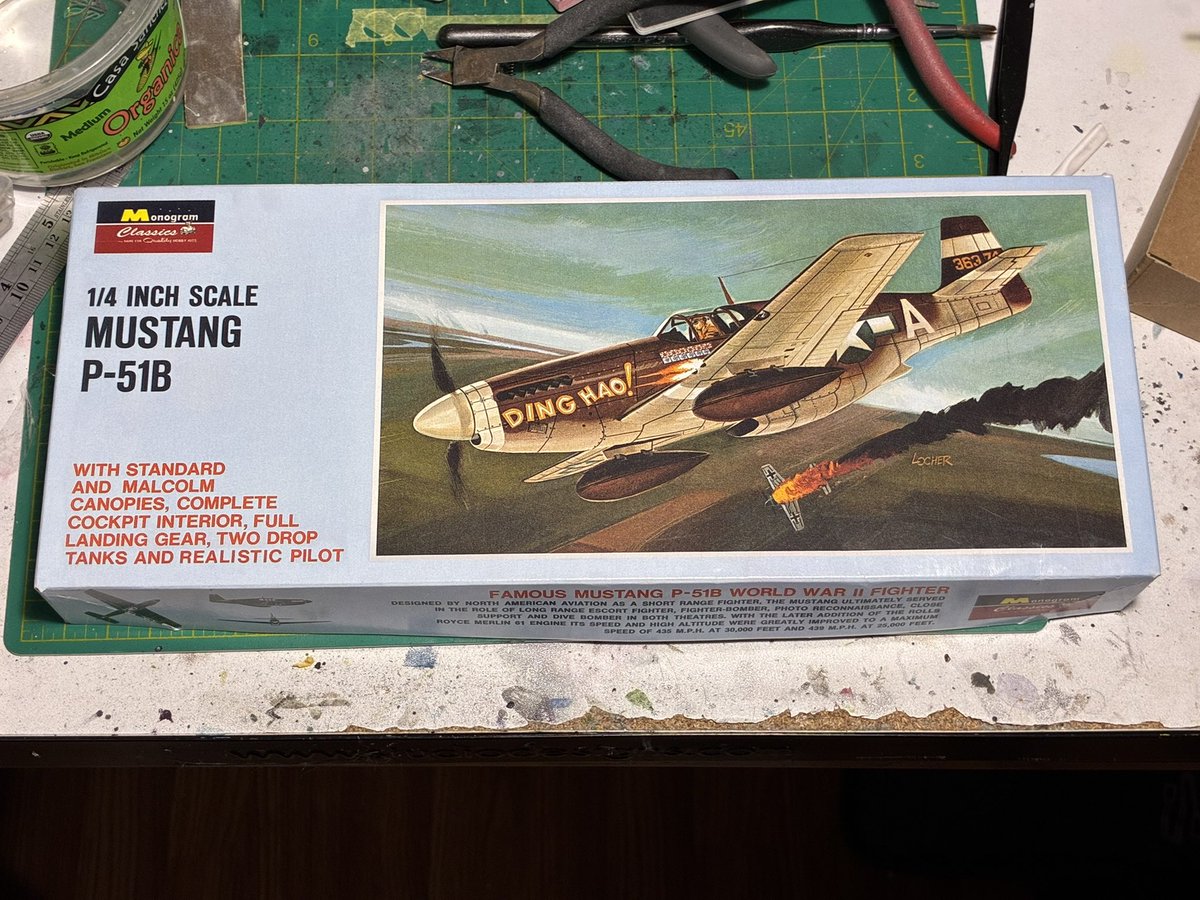 ztz3oo's tweet image. #Monogram 1/48 #P51B #マスタング 
始めました。初版は1968年。凹モールドです。合いはなかなか良好。マルコム風防も付属してます。