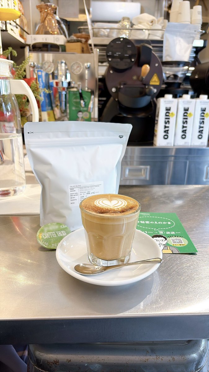 _is_stay's tweet photo. ちょっとだけ時間を確保出来て、ダッシュでCOFFEE TALKS KAMAKURAさまへ！！！
気になっていた #秘密のえのかま スパイスラテを飲めました💚🤫シナモン＆ナツメグ＆カルダモン！おいしかった〜〜〜。
お豆も250gゲット☺️✨
ウワサのECMちゃんも拝めました🙏 https://t.co/wSjCIEzzKO
