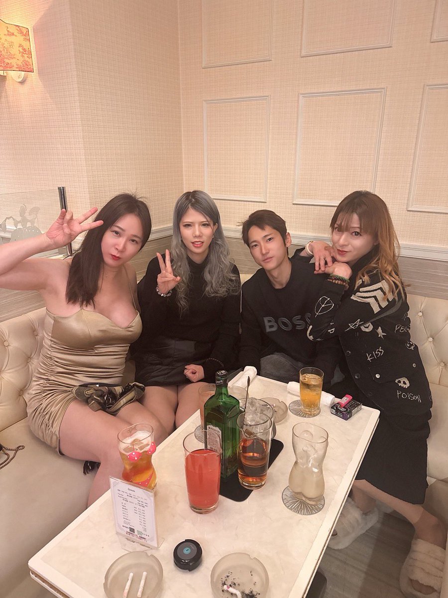 Lounge_quality's tweet photo. 今夜もニューハーフでパーティー✨
皆さんのご来店お待ちしてます

#関内セルテ
#昭和オカマ
#ニューハーフ
#スナック
#バー
#ラウンジ
#団体
#パーティー
#女子会
#カラオケ
#2000円飲み放題
#ゲイ
#男子会
#2次会
#パブ
#関内駅
#シャンパン
#1人飲み
#テキーラ
#居酒屋
#��規
#新人
#旅行
#誕生日 https://t.co/SrcfH4Oh7y