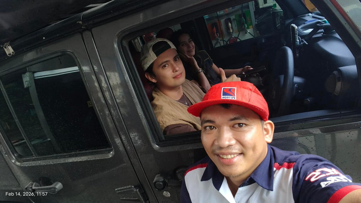 picture with idol James Reid 😍

#JamesReid James Reid #IssaPressman 

©️Noel Godines