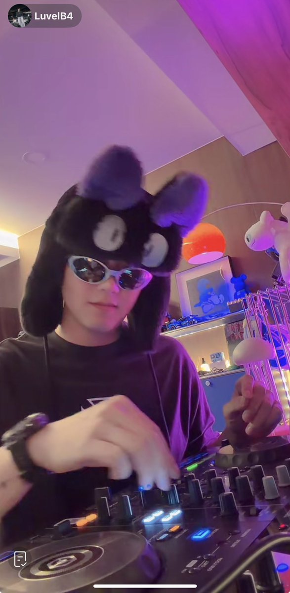 ไปดูพี่บิวไลฟ์ Tiktok กันนะครับ

🔗 vt.tiktok.com/ZS9JqpXsNFqoA-…

#BuildJakapan <a href="/JakeB4rever/">BIU.</a> 
#Beyourluve