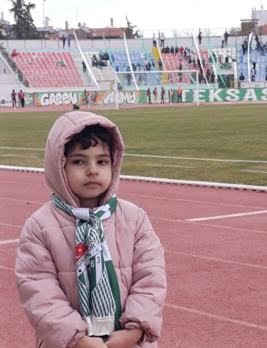 Isparta deplasmanındaki en küçük Bursasporlu 3 yaşındaki Masal…